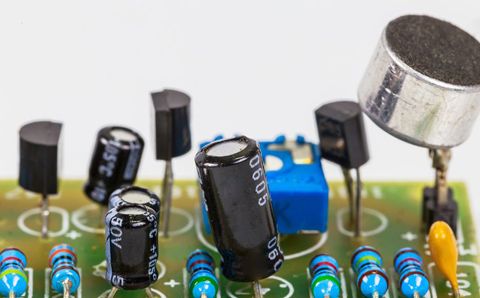 無功補償電容器漏油，可以繼續(xù)使用嗎？